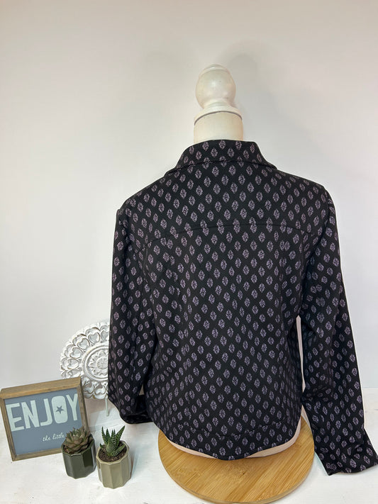 Schwarze Damen-Übergangsjacke im Biker-Stil mit dezentem Muster - Yest - Gr. XL/42