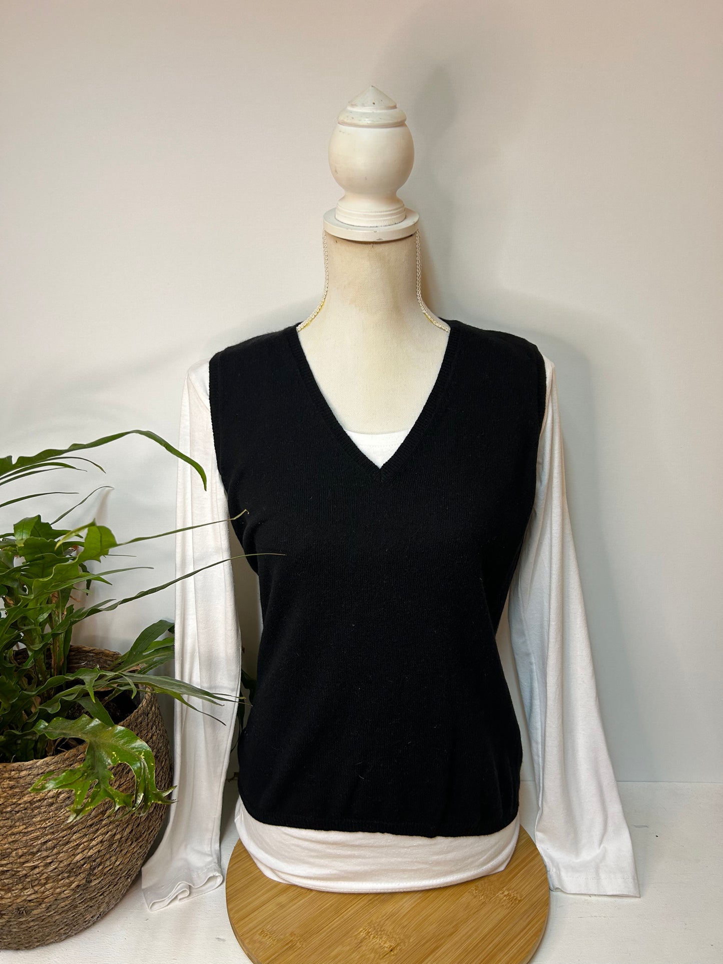 Schlichter, schwarzer Pullunder - Repeat Cashmere - Gr. M / L - 38 / 40 - 100% Cashmere - Designer