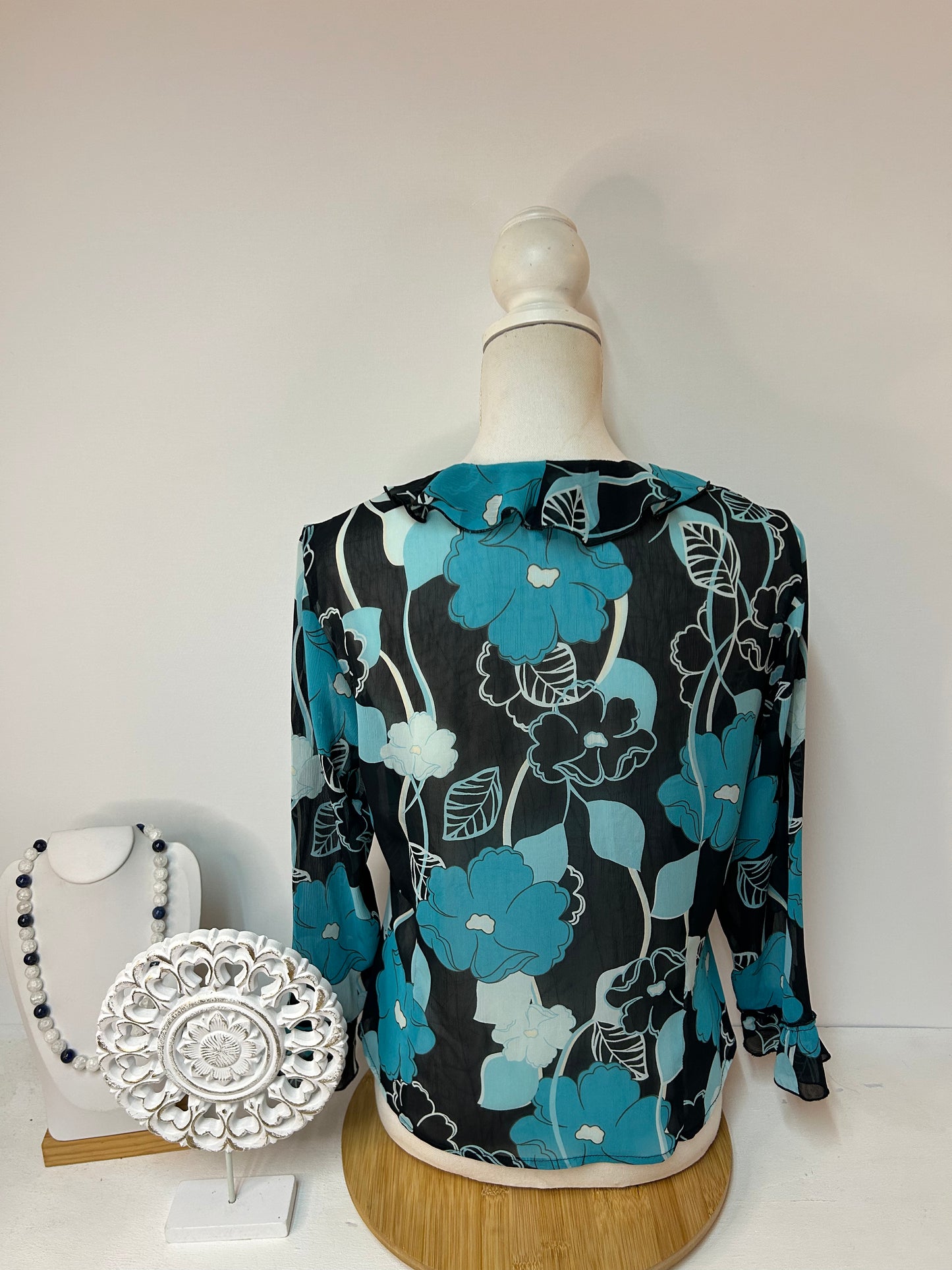 Leichte Damen-Bluse mit floralem Muster in Blautönen mit femininer Schleife - MEXX - Gr. M / 38
