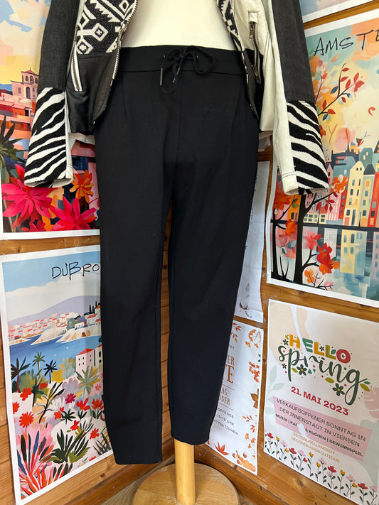 Schwarze, locker geschnittene Stoffhose - Vero Moda - Gr. L/40 - XL/42