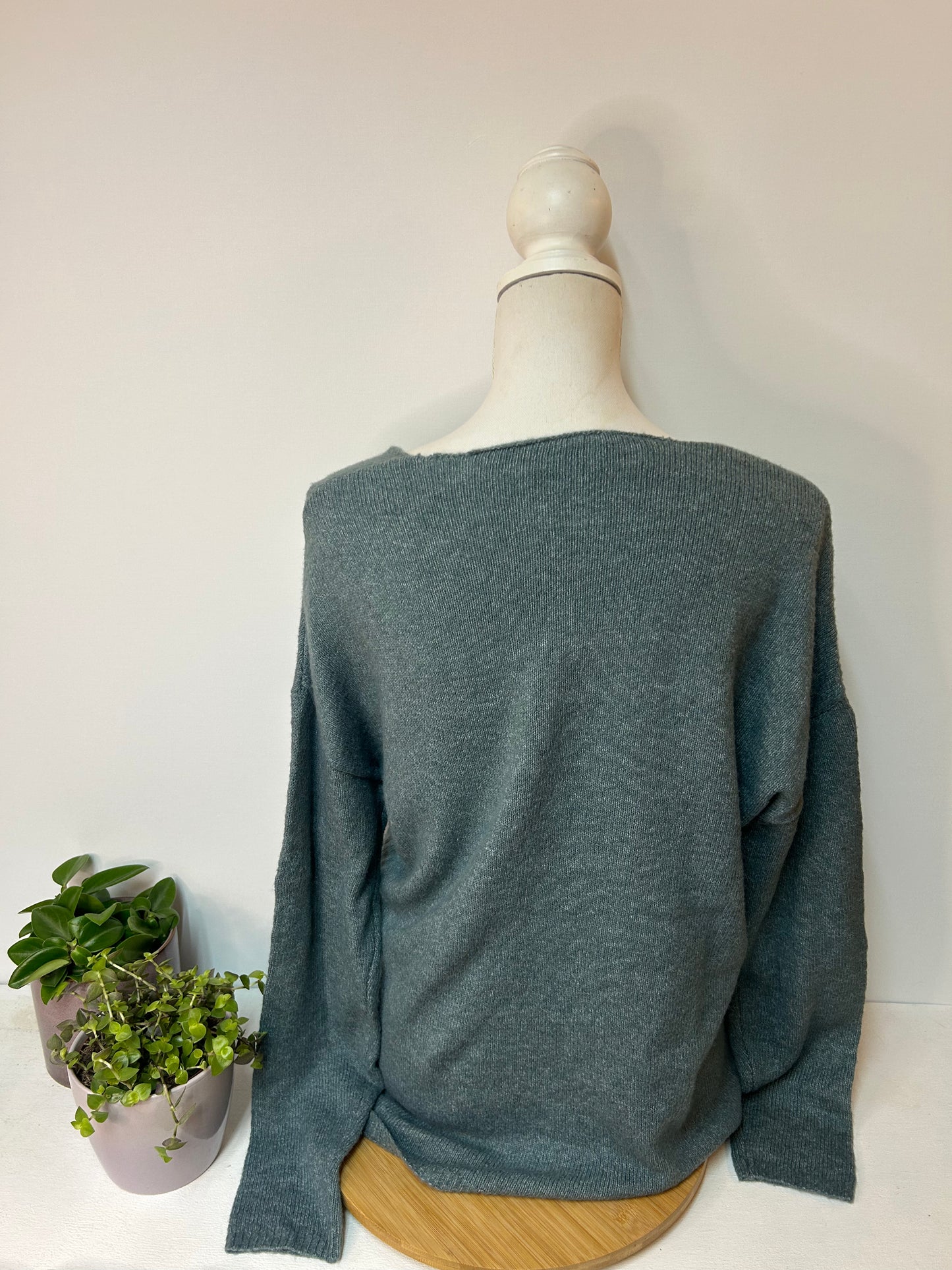 Weicher, locker geschnittener Damen-Pullover mit V-Ausschnitt - Gr. 44
